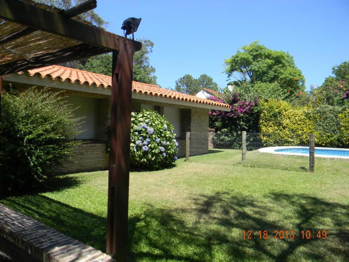 Hermosa casa en venta, 4 dormitorios.