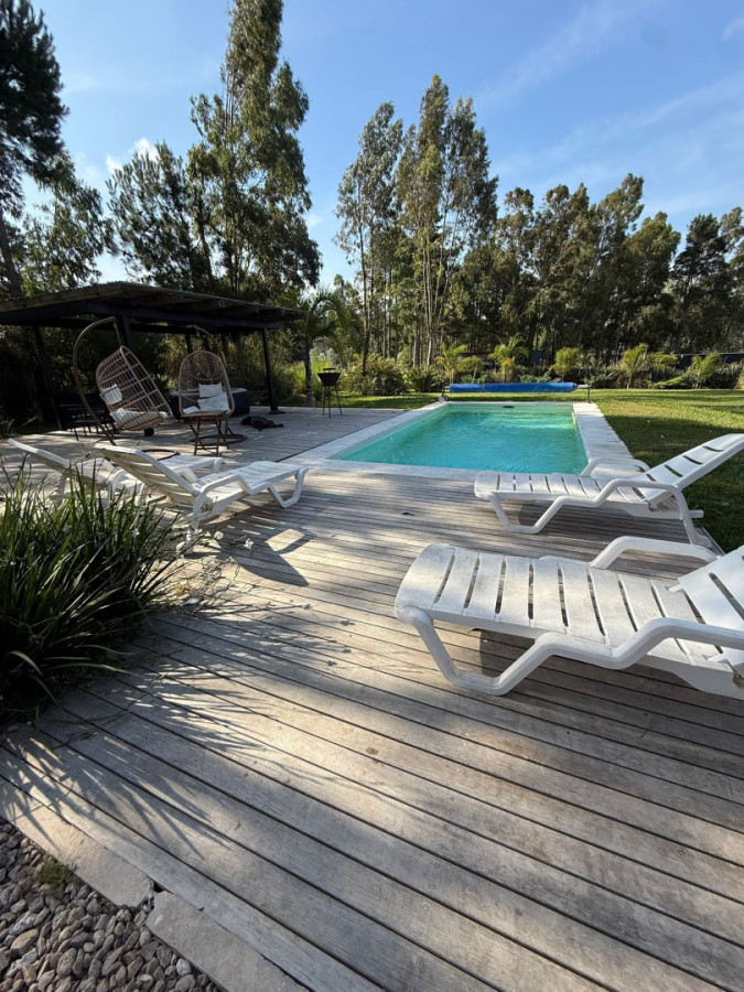 Hermosa casa con piscina chacras del pinar 