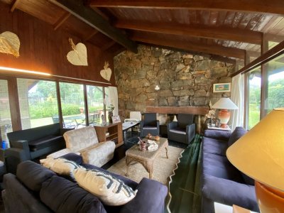 Venta de hermosa casa en barrio Marly Punta del Este. - Ref : EQP2576