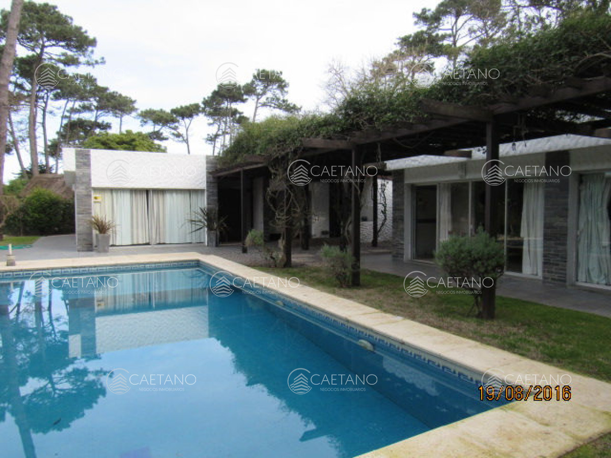casa en rincón del indio, a 3 cuadras del mar - dmc3115c