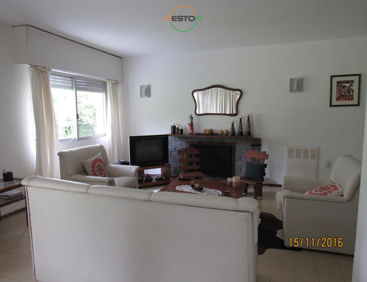 Casa ID.5406 - Casa en Rincón del Indio, a pocas cuadras del mar, con hermoso jardín y piscina