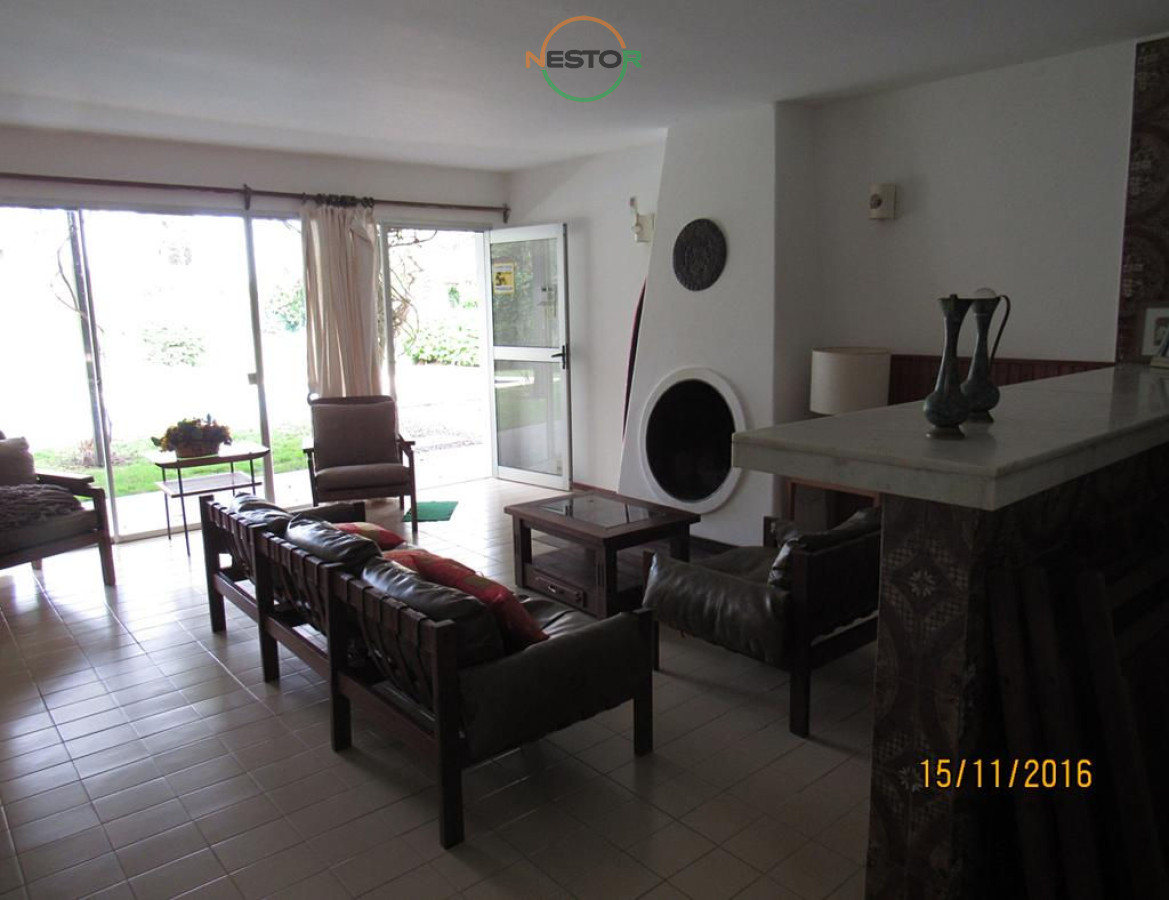 Casa ID.5406 - Casa en Rincón del Indio, a pocas cuadras del mar, con hermoso jardín y piscina