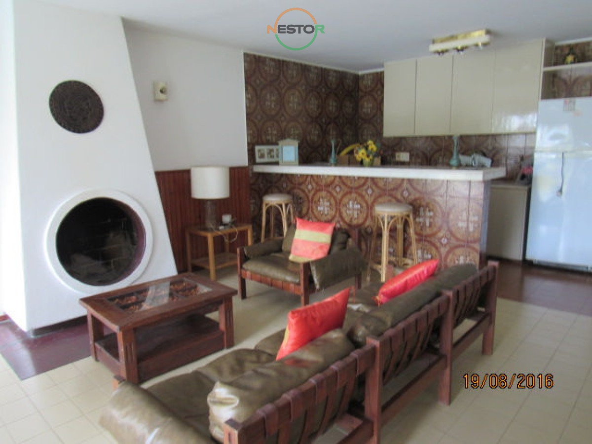 Casa ID.5406 - Casa en Rincón del Indio, a pocas cuadras del mar, con hermoso jardín y piscina