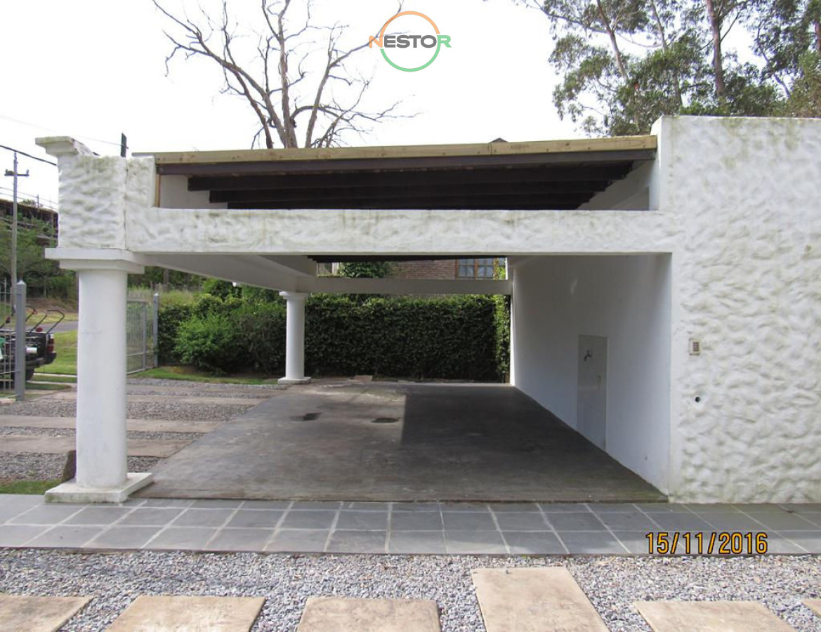 Casa ID.5406 - Casa en Rincón del Indio, a pocas cuadras del mar, con hermoso jardín y piscina