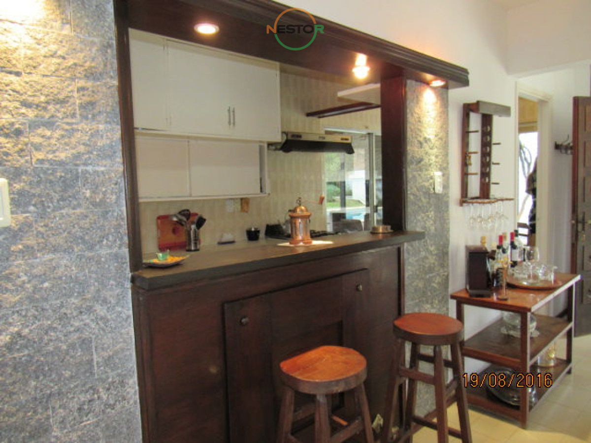 Casa ID.5406 - Casa en Rincón del Indio, a pocas cuadras del mar, con hermoso jardín y piscina
