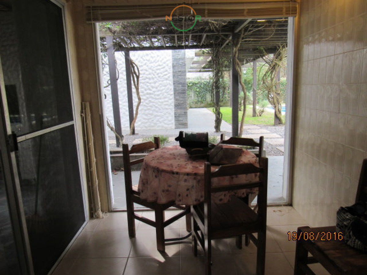 Casa ID.5406 - Casa en Rincón del Indio, a pocas cuadras del mar, con hermoso jardín y piscina
