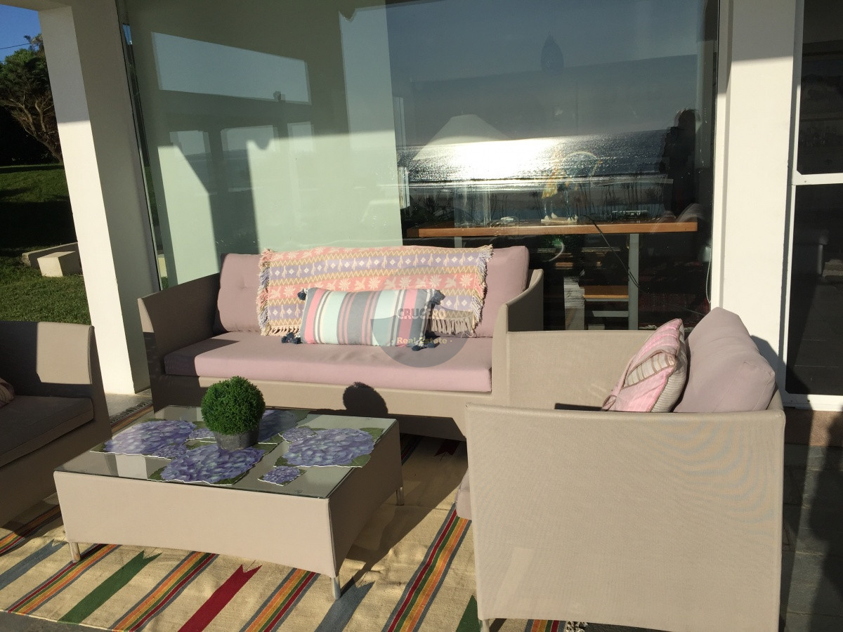 Casa ID.5678 - Exclusiva casa sobre la playa de Solanas. Excelentes vistas,  piscina y parrillero con vista al mar. 