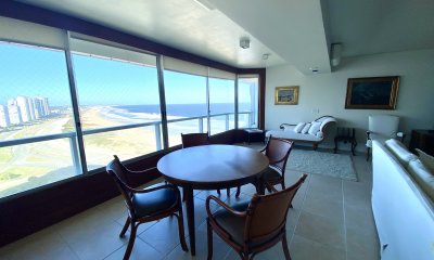 Departamento en venta de 3 dormitorios en edificio Estrella de Mar, Playa Brava Punta del este