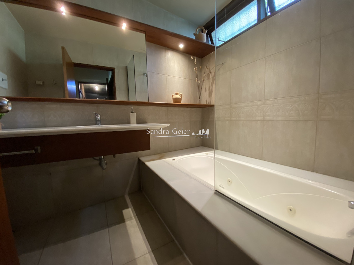 Casa ID.1262 - Casa en Punta Ballena 4 dormitorios con piscina y parrillero