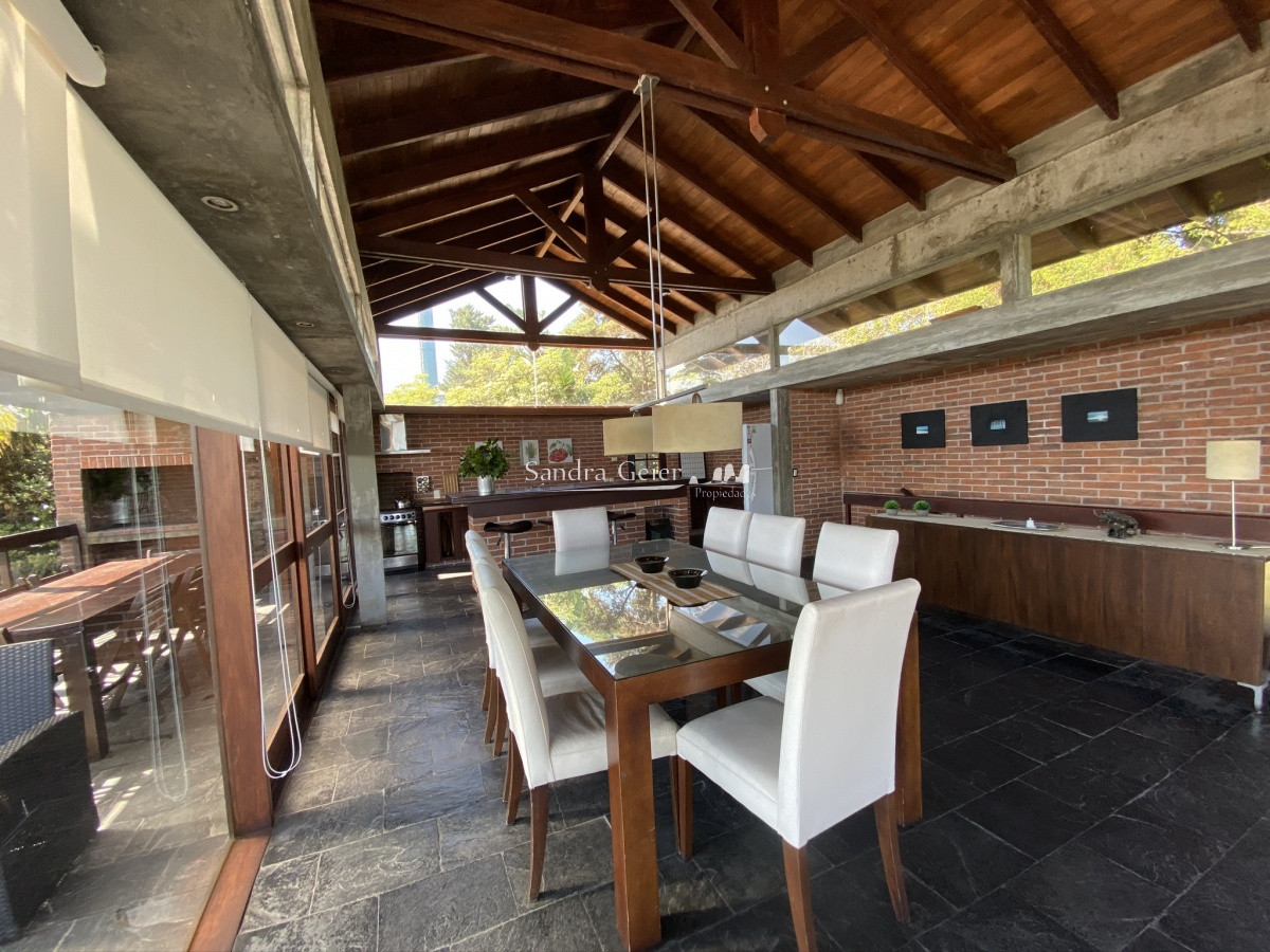 Casa ID.1262 - Casa en Punta Ballena 4 dormitorios con piscina y parrillero