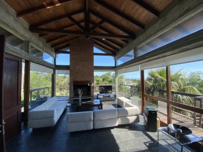 Casa ID.1262 - Casa en Punta Ballena 4 dormitorios con piscina y parrillero