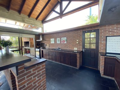 Casa ID.1262 - Casa en Punta Ballena 4 dormitorios con piscina y parrillero