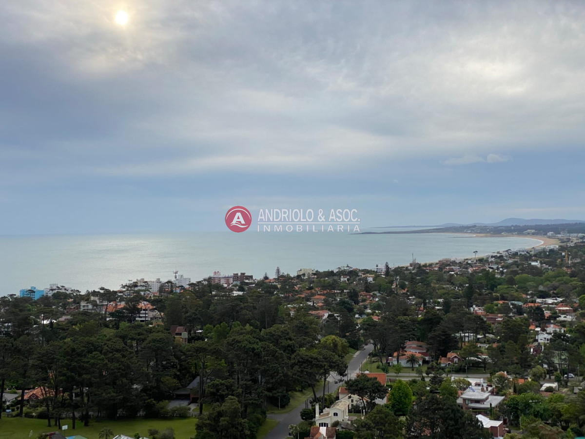 Apartamento ID.7185 - Hermoso apartamento en alquiler anual con vista al mar y excelentes servicios.