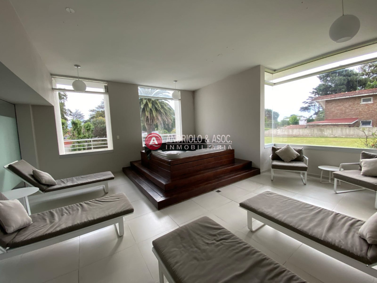 Apartamento ID.7185 - Hermoso apartamento en alquiler anual con vista al mar y excelentes servicios.