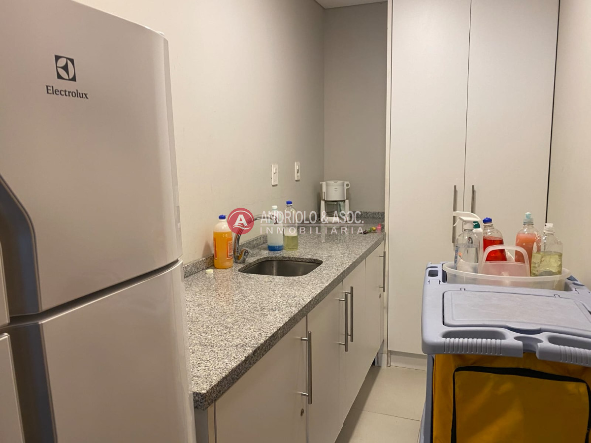 Apartamento ID.7185 - Hermoso apartamento en alquiler anual con vista al mar y excelentes servicios.