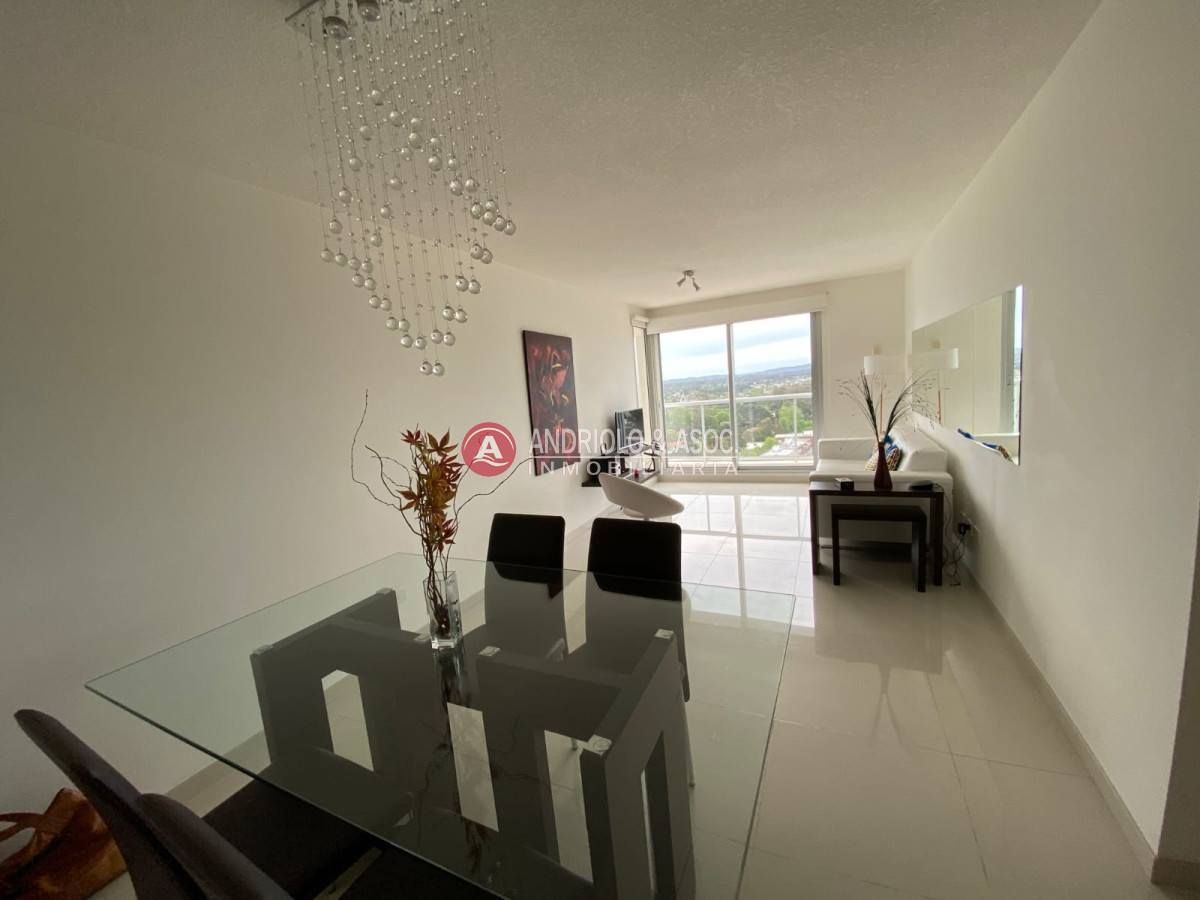 Apartamento ID.7185 - Hermoso apartamento en alquiler anual con vista al mar y excelentes servicios.