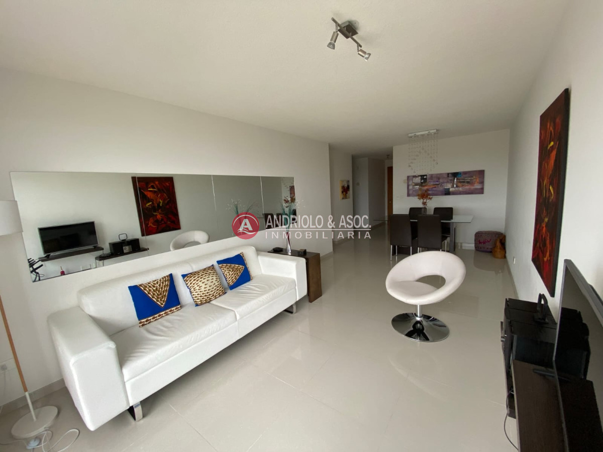 Apartamento ID.7185 - Hermoso apartamento en alquiler anual con vista al mar y excelentes servicios.