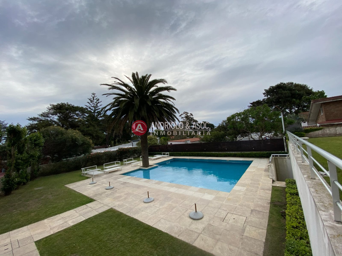 Apartamento ID.7185 - Hermoso apartamento en alquiler anual con vista al mar y excelentes servicios.