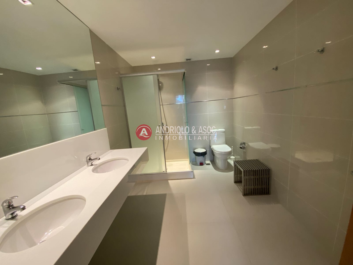 Apartamento ID.7185 - Hermoso apartamento en alquiler anual con vista al mar y excelentes servicios.