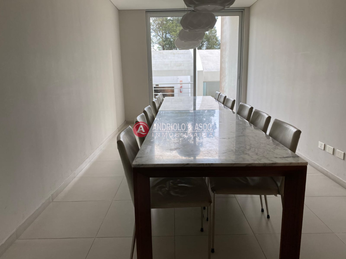Apartamento ID.7185 - Hermoso apartamento en alquiler anual con vista al mar y excelentes servicios.