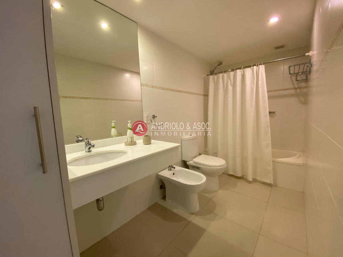 Apartamento ID.7185 - Hermoso apartamento en alquiler anual con vista al mar y excelentes servicios.