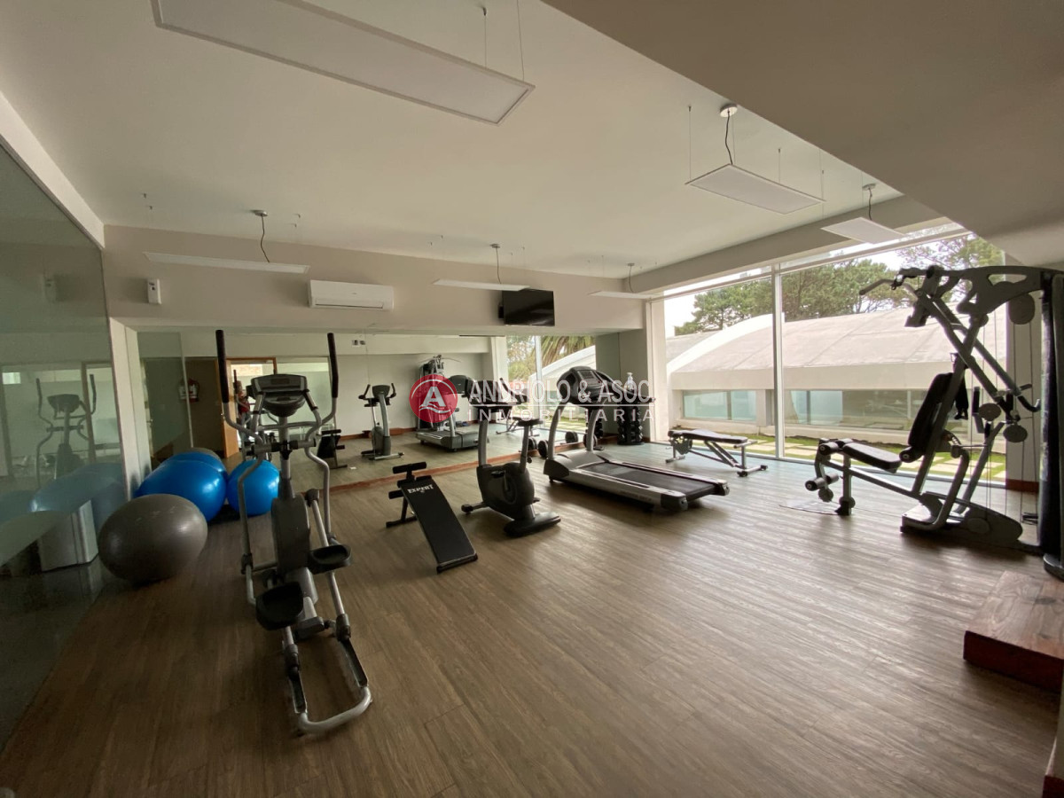 Apartamento ID.7185 - Hermoso apartamento en alquiler anual con vista al mar y excelentes servicios.