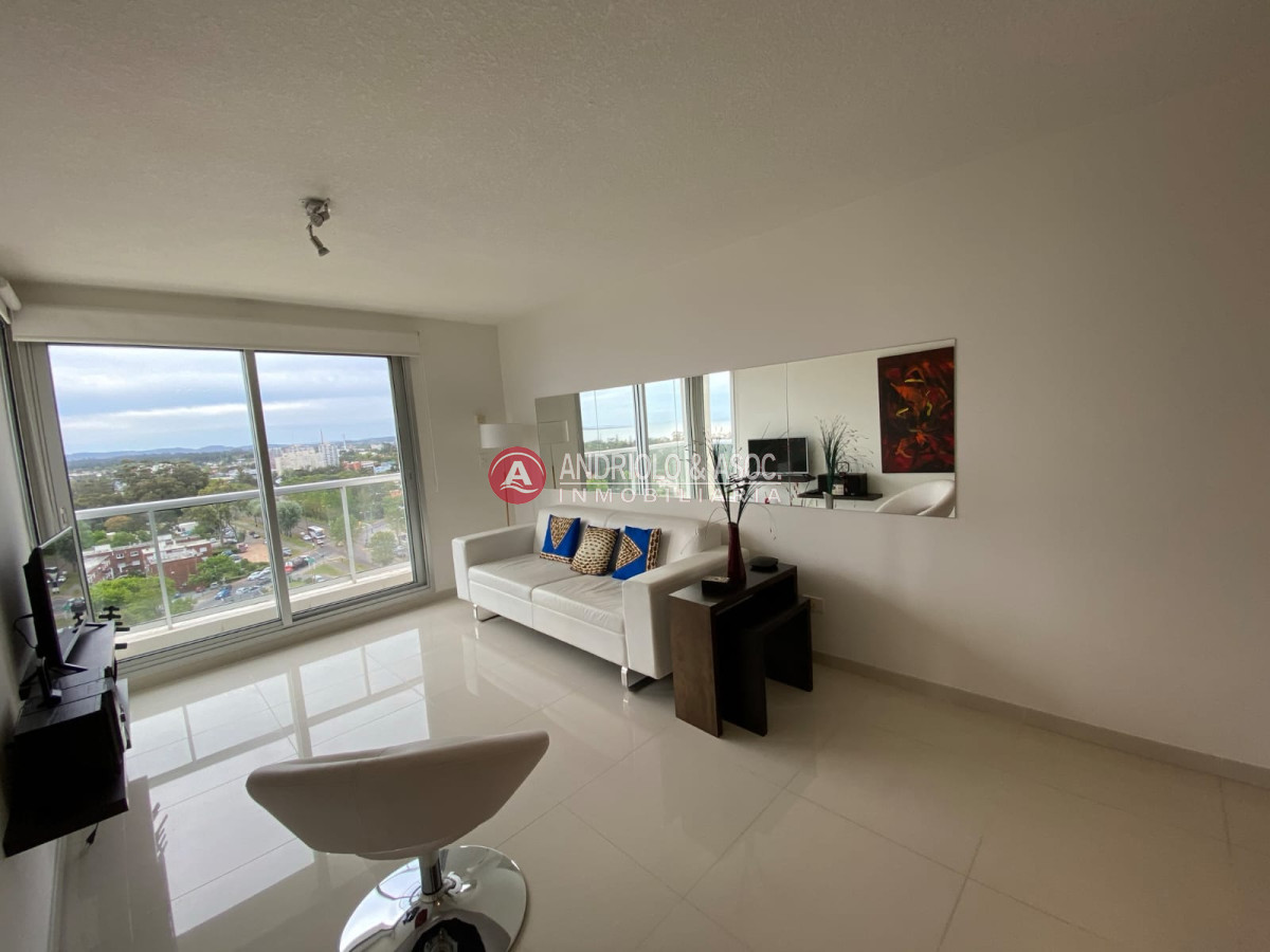 Apartamento ID.7185 - Hermoso apartamento en alquiler anual con vista al mar y excelentes servicios.