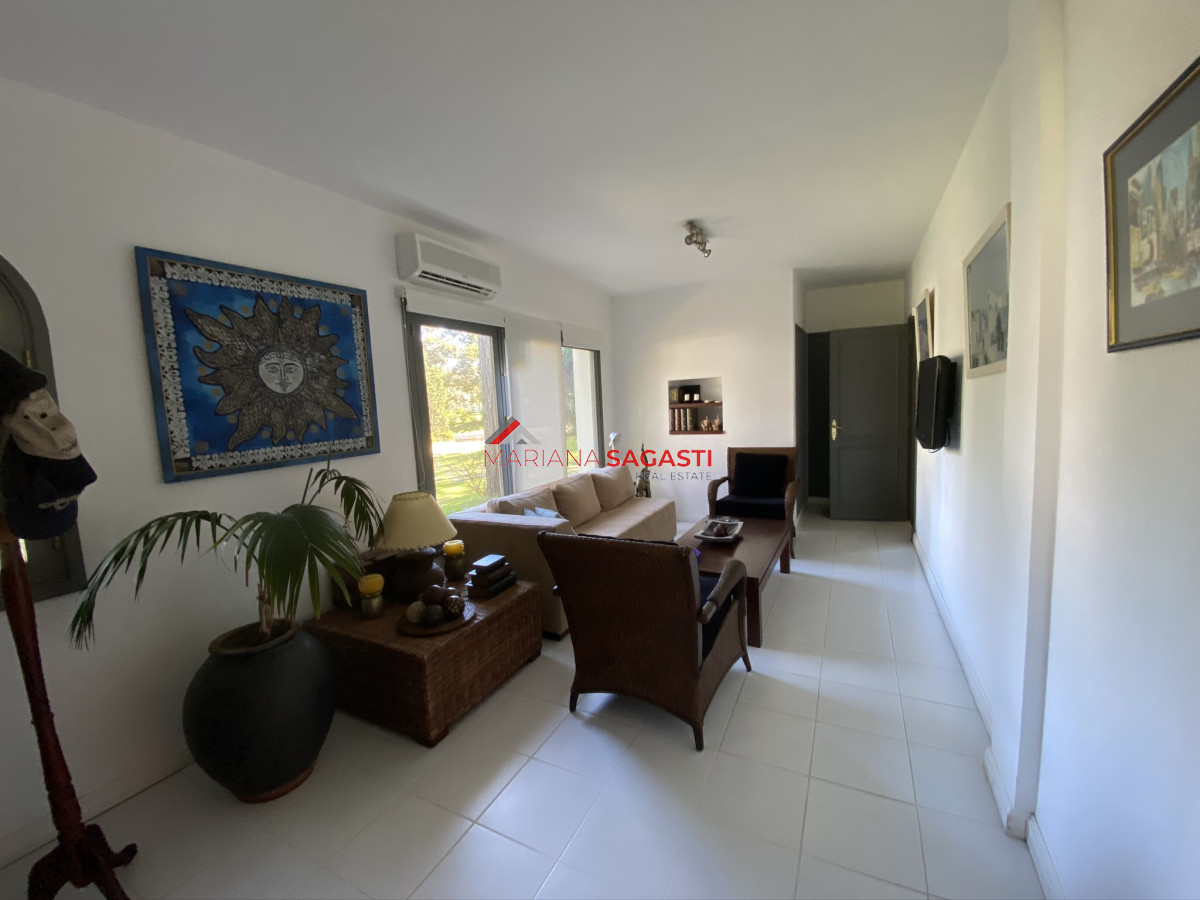 Casa ID.3535 - Casa en Playa Brava, espectacular ubicación.  5 dormitorios con baños en suite