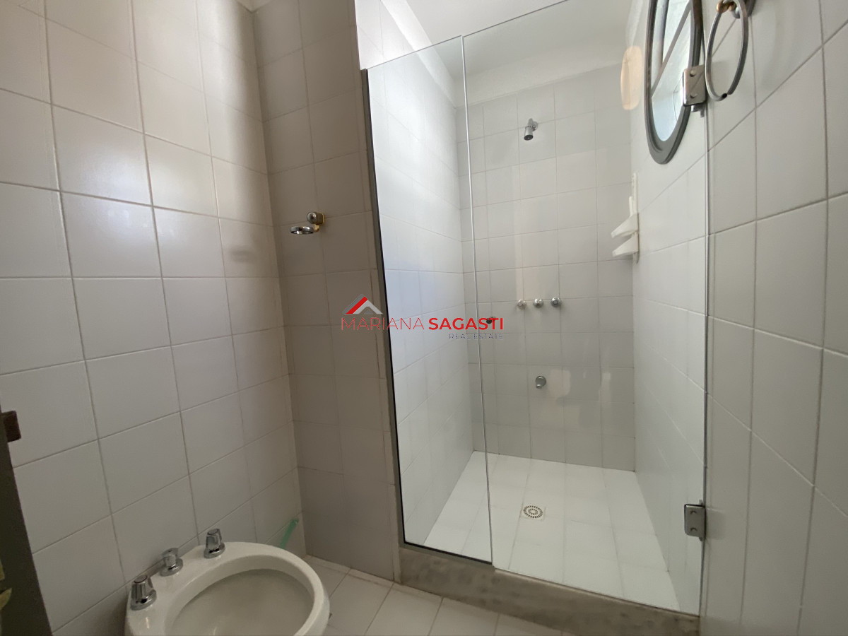Casa ID.3535 - Casa en Playa Brava, espectacular ubicación.  5 dormitorios con baños en suite