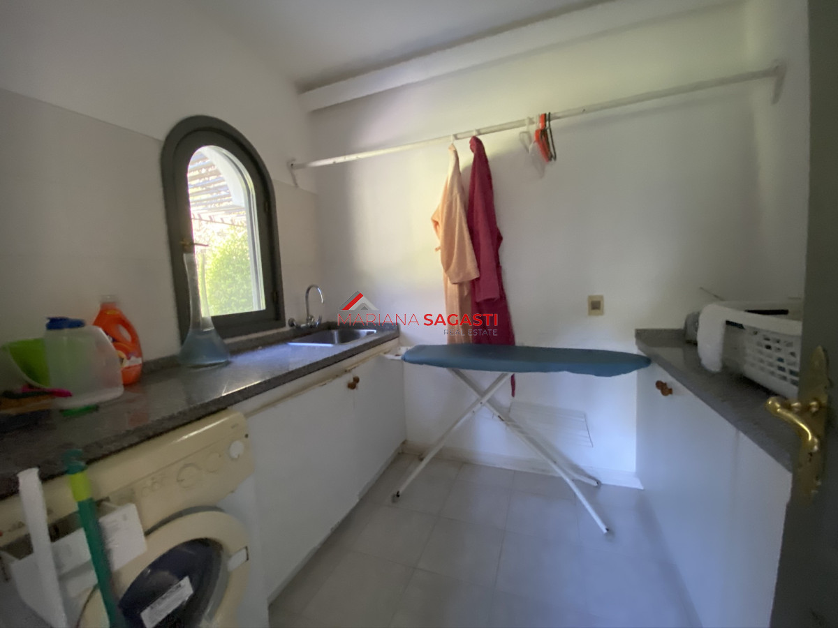 Casa ID.3535 - Casa en Playa Brava, espectacular ubicación.  5 dormitorios con baños en suite
