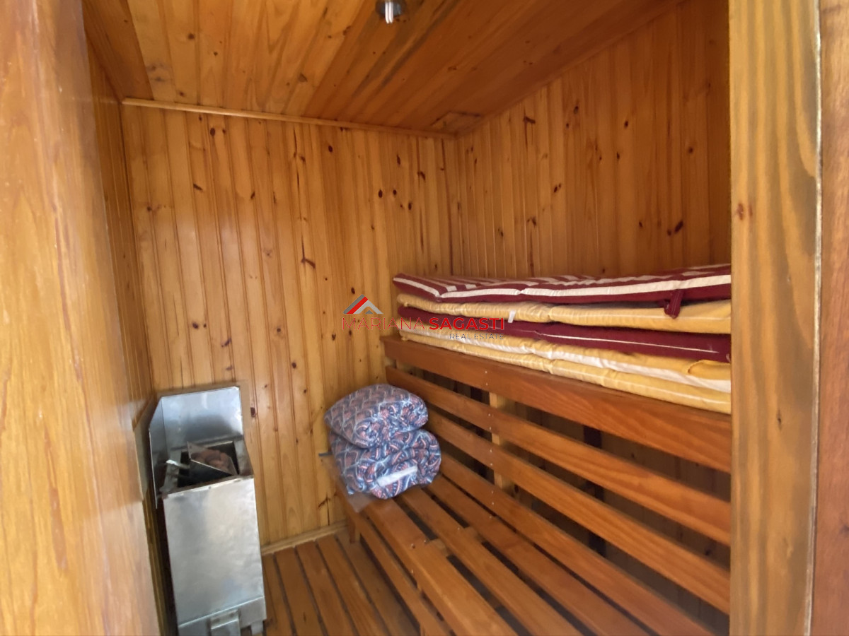 Casa ID.3535 - Casa en Playa Brava, espectacular ubicación.  5 dormitorios con baños en suite