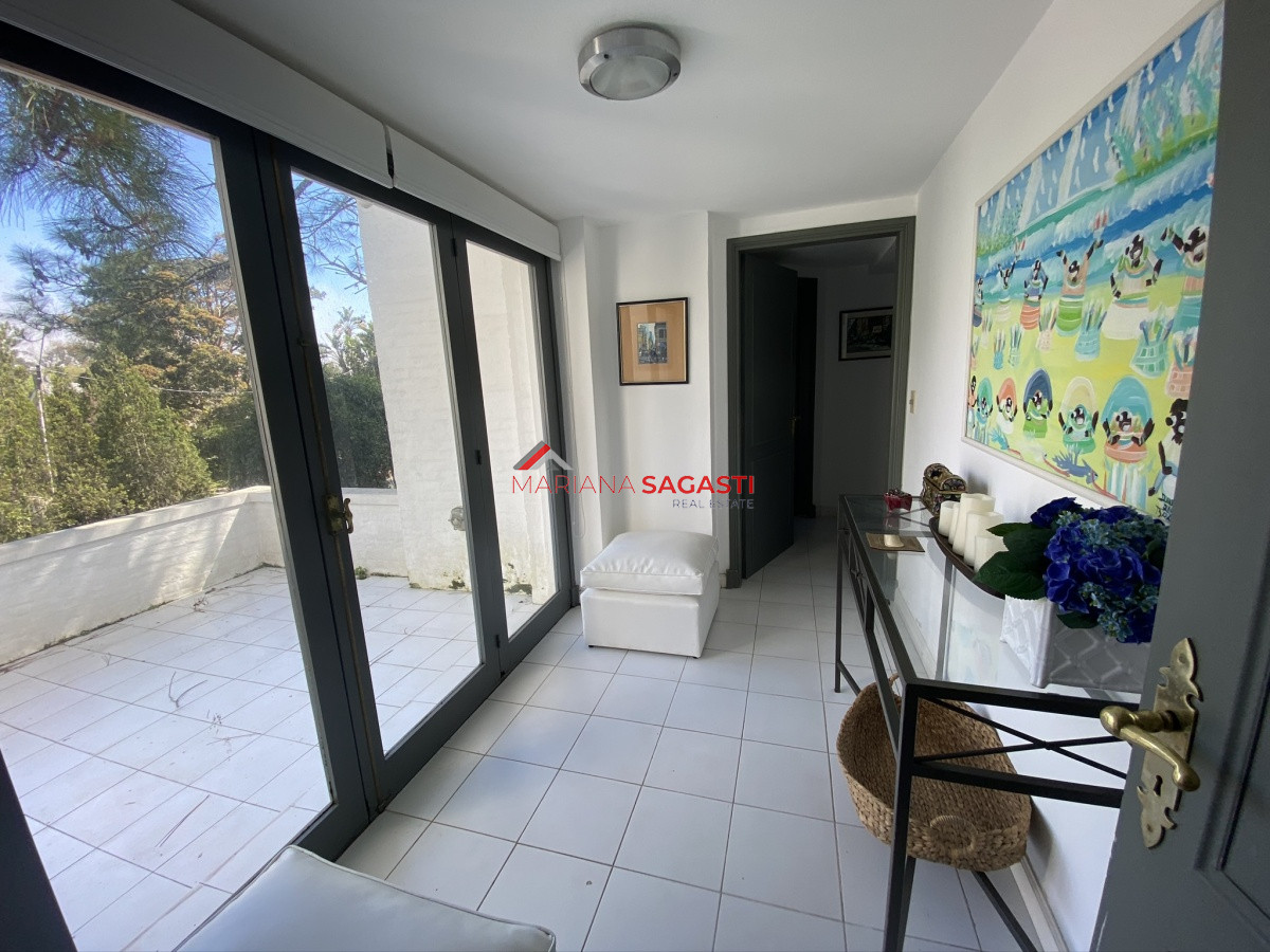 Casa ID.3535 - Casa en Playa Brava, espectacular ubicación.  5 dormitorios con baños en suite