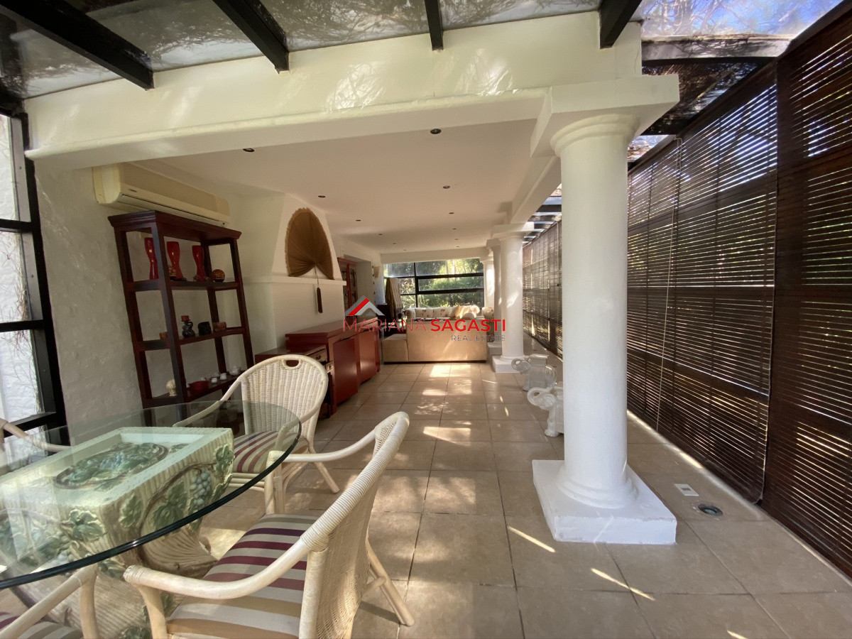Casa ID.3535 - Casa en Playa Brava, espectacular ubicación.  5 dormitorios con baños en suite