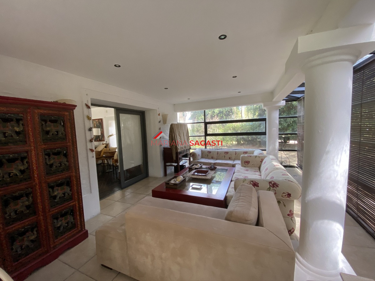 Casa ID.3535 - Casa en Playa Brava, espectacular ubicación.  5 dormitorios con baños en suite