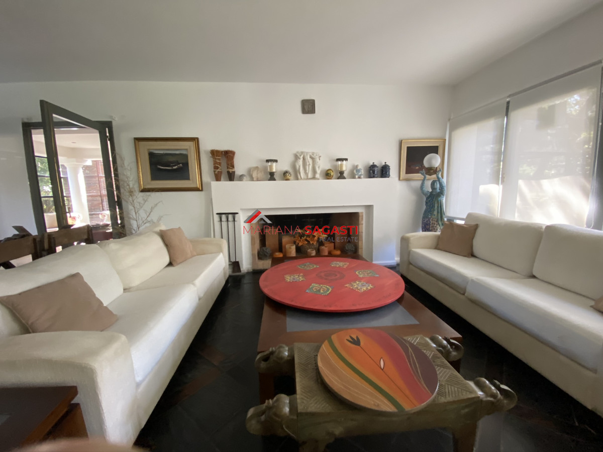 Casa ID.3535 - Casa en Playa Brava, espectacular ubicación.  5 dormitorios con baños en suite
