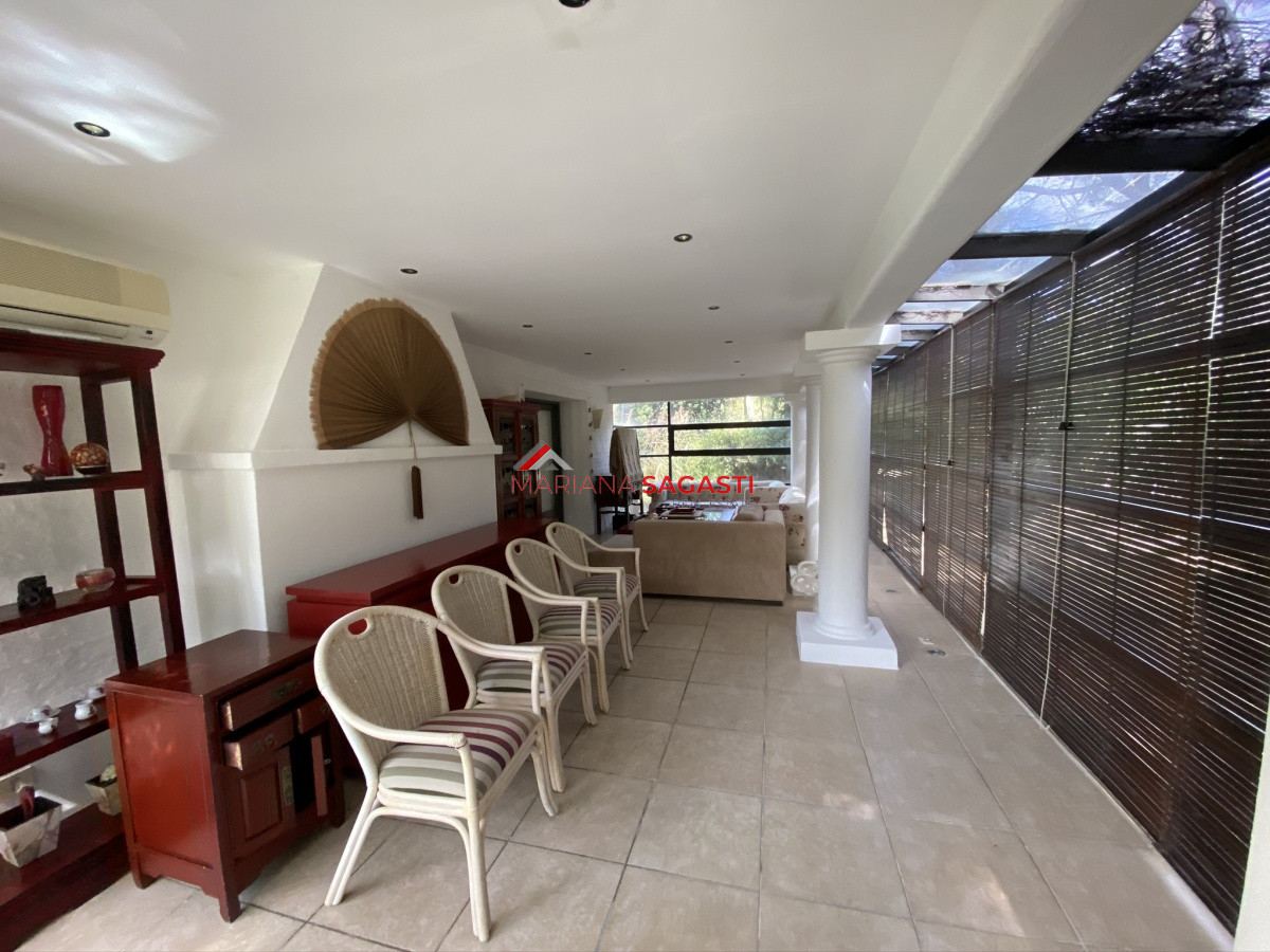 Casa ID.3535 - Casa en Playa Brava, espectacular ubicación.  5 dormitorios con baños en suite