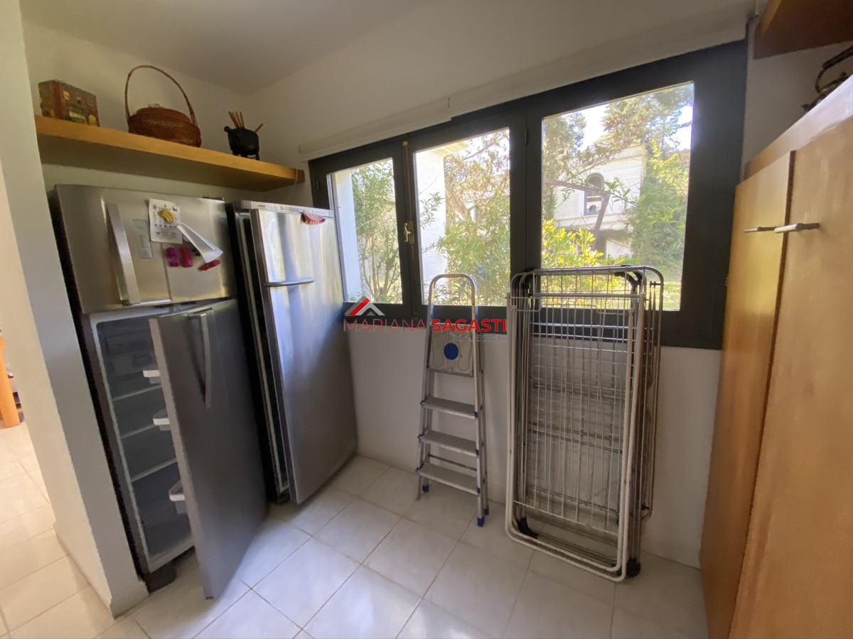 Casa ID.3535 - Casa en Playa Brava, espectacular ubicación.  5 dormitorios con baños en suite