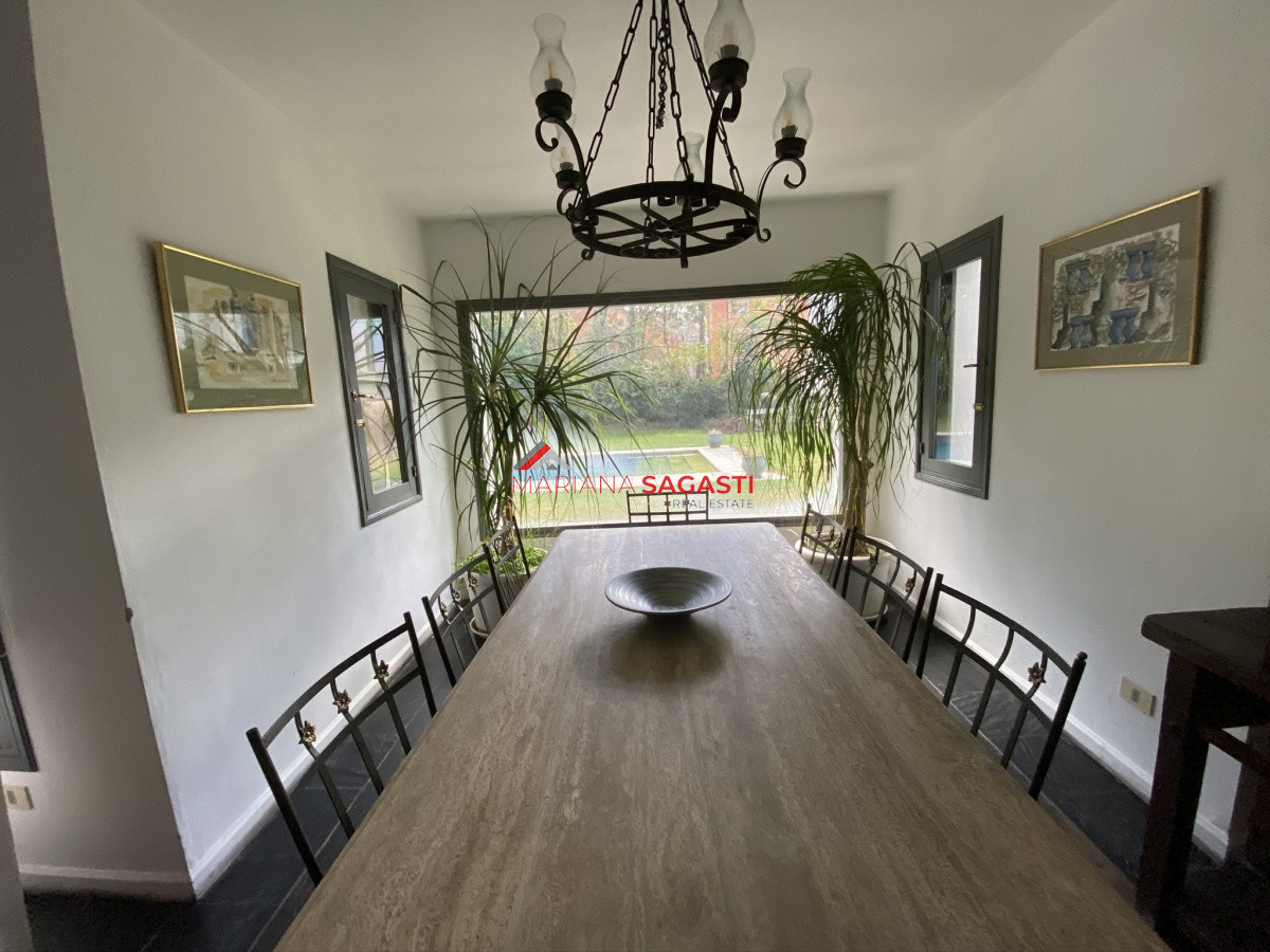 Casa ID.3535 - Casa en Playa Brava, espectacular ubicación.  5 dormitorios con baños en suite