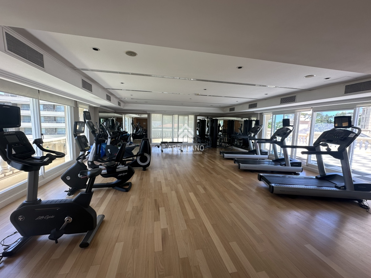 Apartamento ID.5977 - Espectacular apartamento en Mansa Punta del Este, con vista panorámica al mar. 