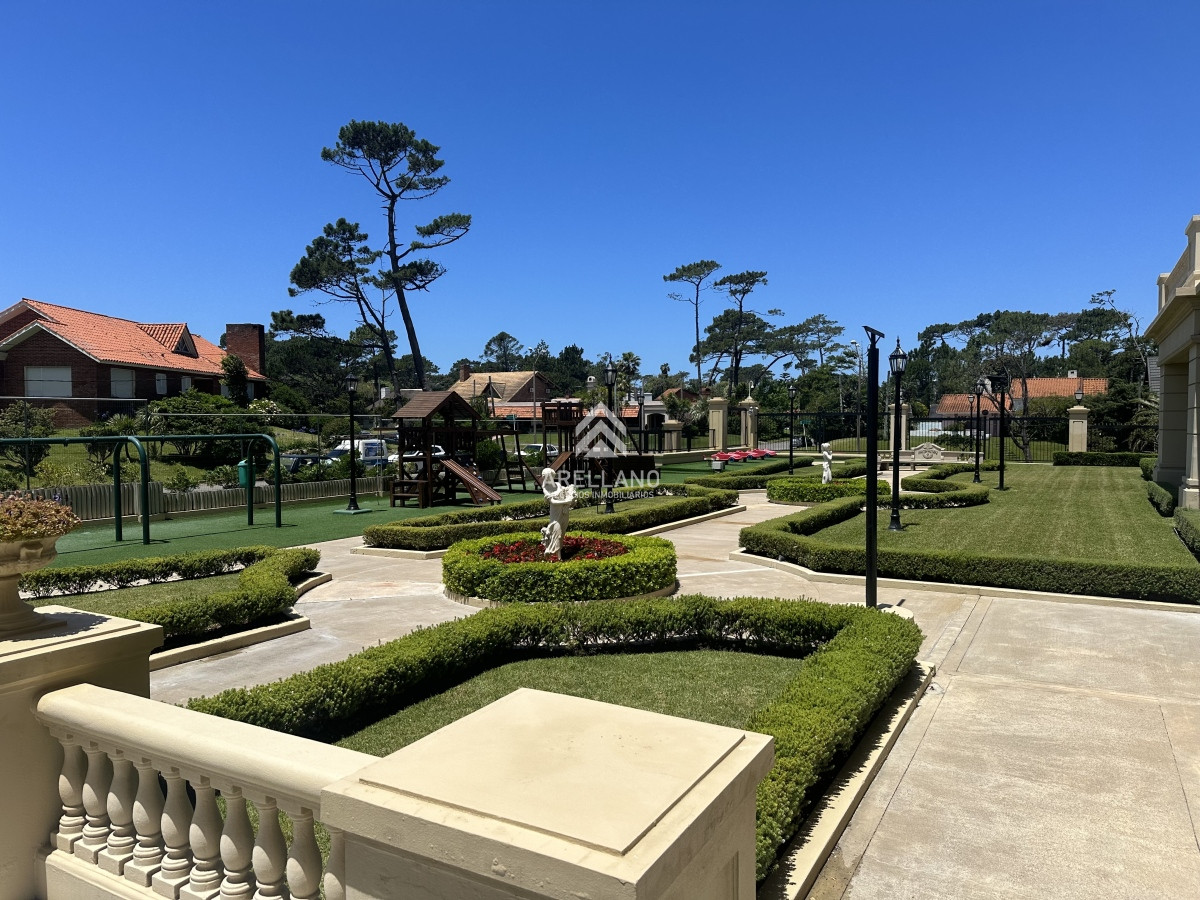 Apartamento ID.5977 - Espectacular apartamento en Mansa Punta del Este, con vista panorámica al mar. 