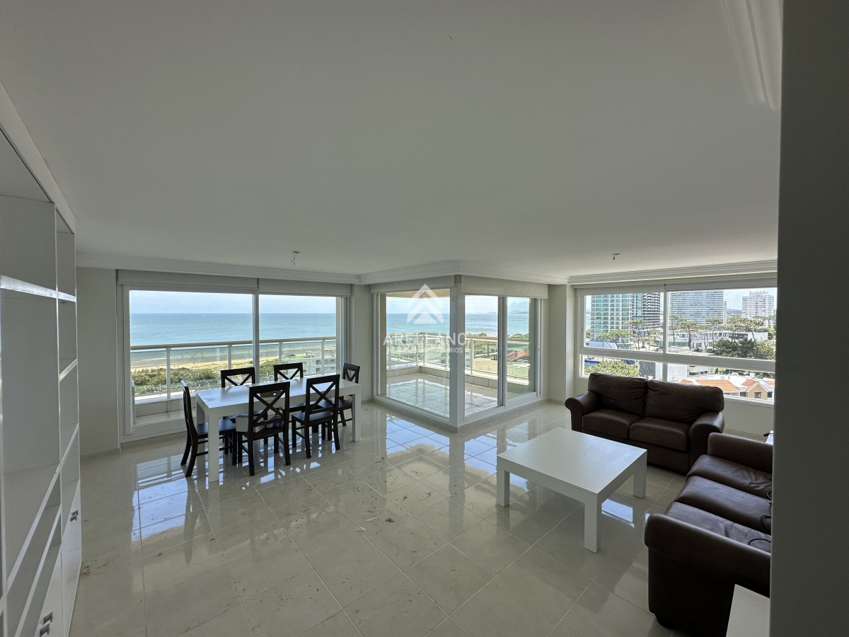 Apartamento ID.5977 - Espectacular apartamento en Mansa Punta del Este, con vista panorámica al mar. 