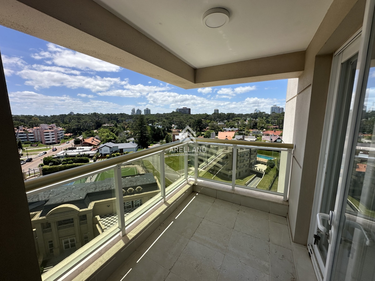 Apartamento ID.5977 - Espectacular apartamento en Mansa Punta del Este, con vista panorámica al mar. 