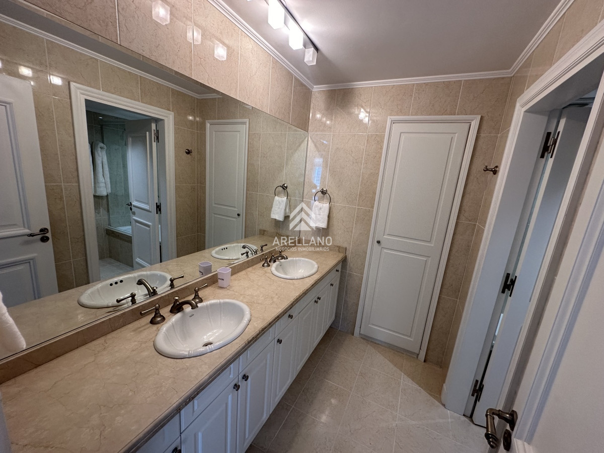 Apartamento ID.5977 - Espectacular apartamento en Mansa Punta del Este, con vista panorámica al mar. 