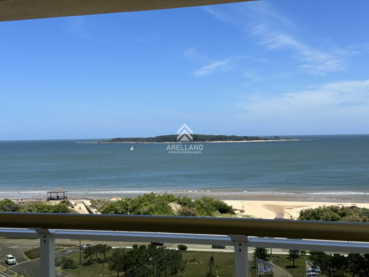 Apartamento ID.5977 - Espectacular apartamento en Mansa Punta del Este, con vista panorámica al mar. 