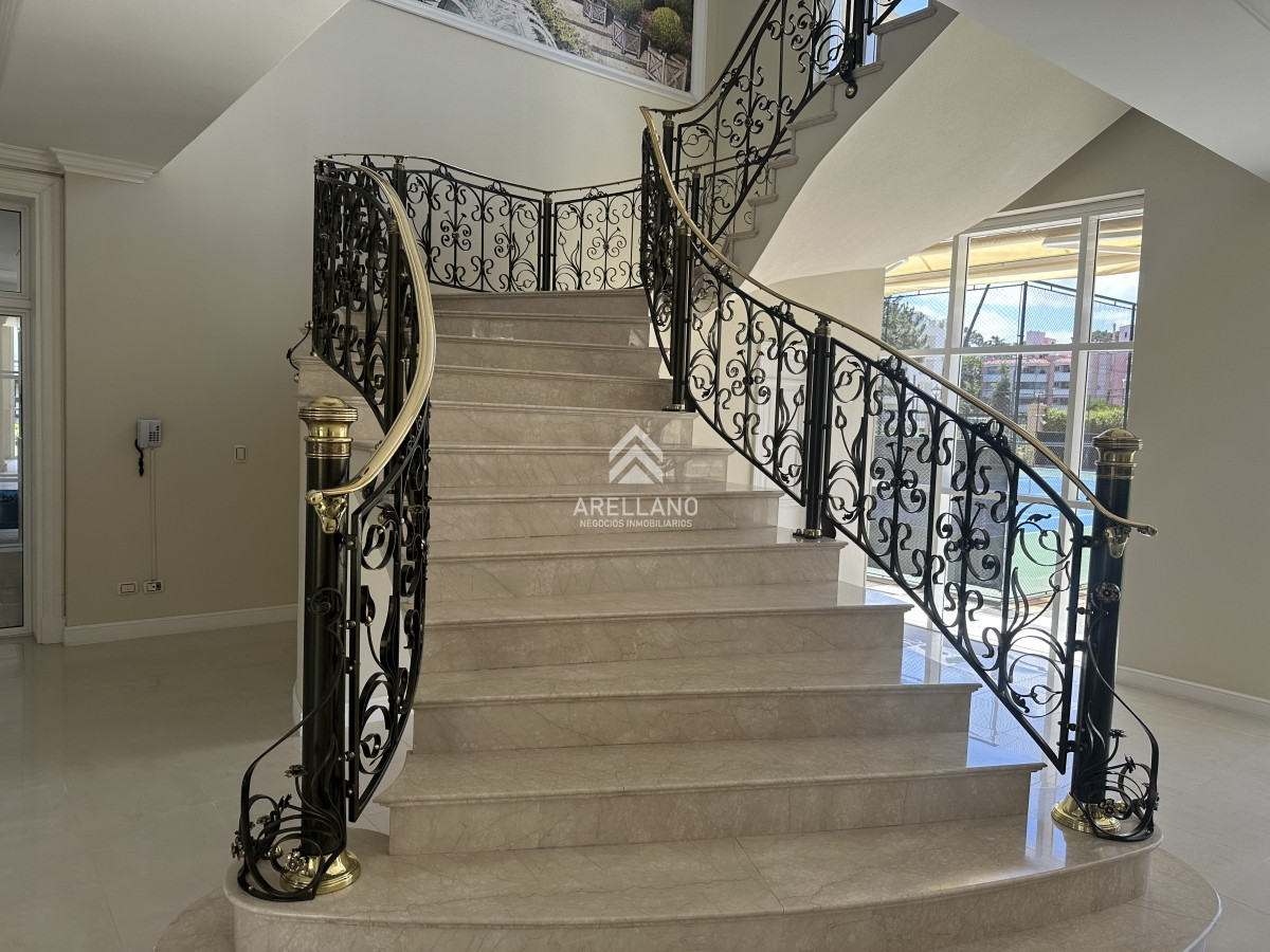 Apartamento ID.5977 - Espectacular apartamento en Mansa Punta del Este, con vista panorámica al mar. 