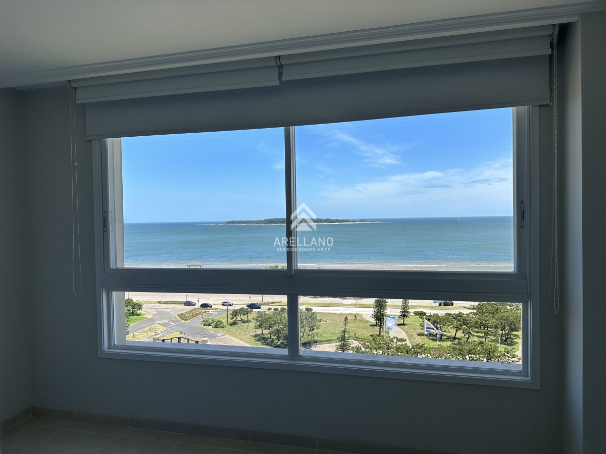 Apartamento ID.5977 - Espectacular apartamento en Mansa Punta del Este, con vista panorámica al mar. 