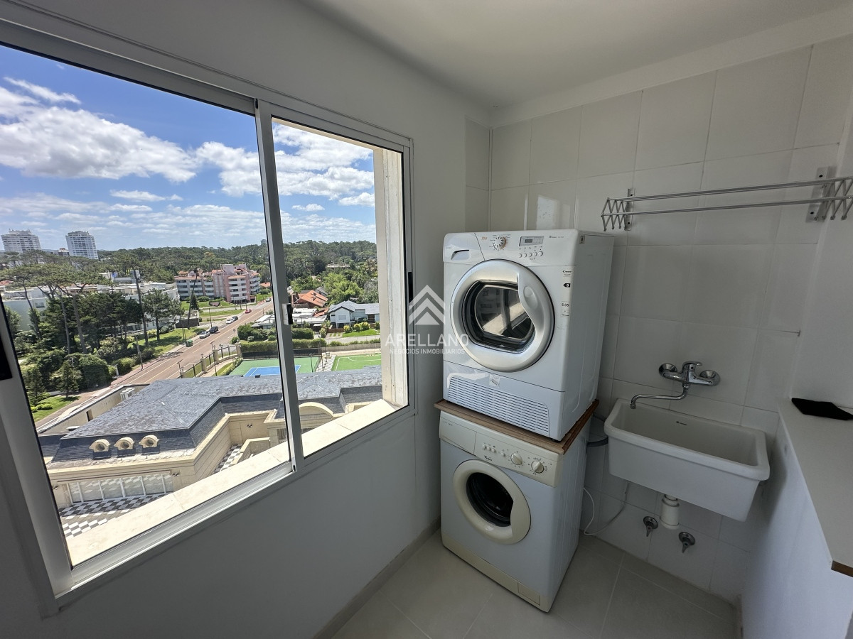 Apartamento ID.5977 - Espectacular apartamento en Mansa Punta del Este, con vista panorámica al mar. 