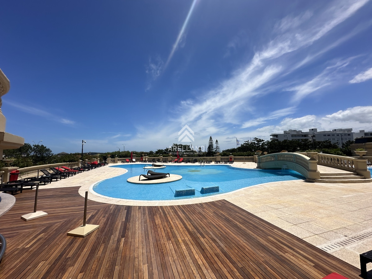 Apartamento ID.5977 - Espectacular apartamento en Mansa Punta del Este, con vista panorámica al mar. 