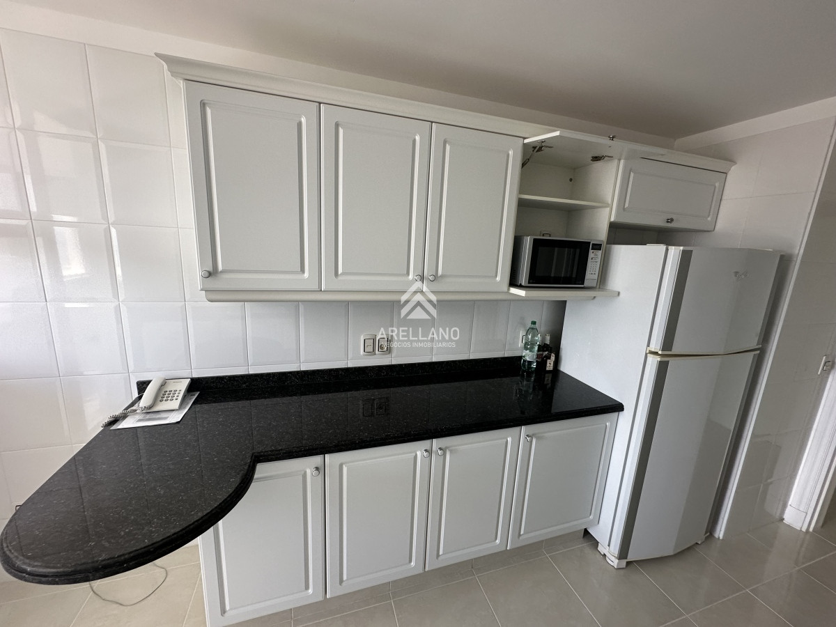 Apartamento ID.5977 - Espectacular apartamento en Mansa Punta del Este, con vista panorámica al mar. 