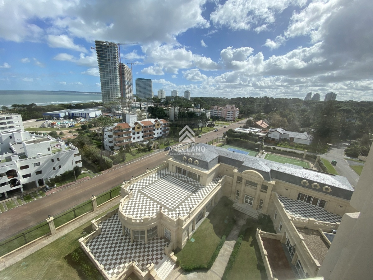 Apartamento ID.5977 - Espectacular apartamento en Mansa Punta del Este, con vista panorámica al mar. 
